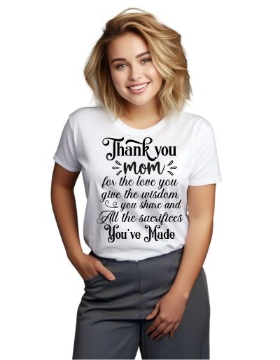 Wo „Dziękuję mamo za miłość, którą dajesz, mądrość, którą się dzielisz i wszystkie poświęcenia, których dokonałaś” – biała koszulka męska 2XS